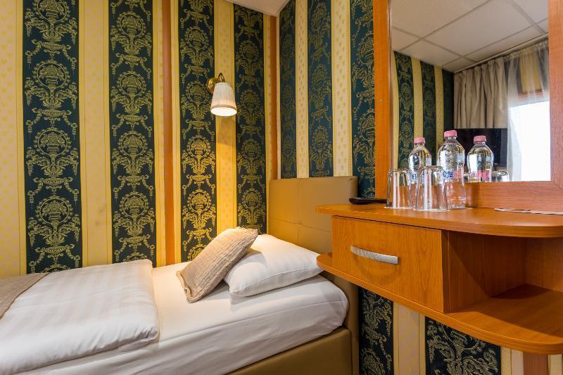 Grand Jules - Boat Botel Budapeste
